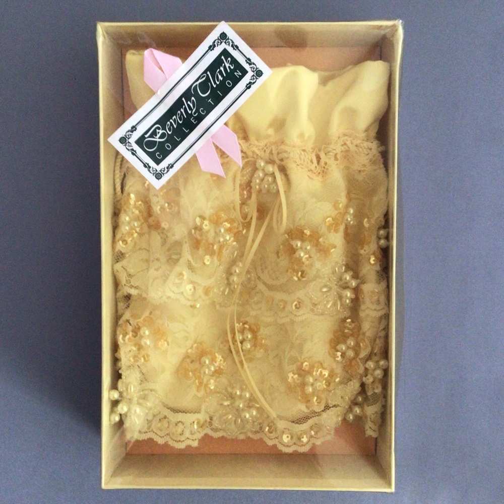 Vintage Beverly Clark Collection satin, pearl, and lace drawstring bridal bag - Picture 8 of 10